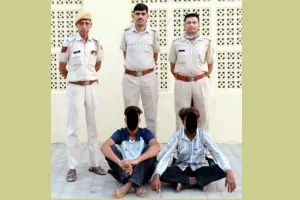 धारदार हथियारों सहित दो युवक गिरफ्तार, एक किशोर भी निरुद्ध