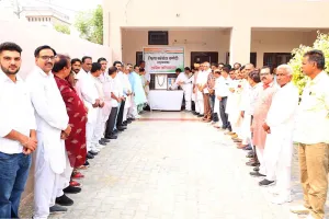 इंदिरा गांधी और वल्लभ भाई पटेल को अर्पित किए श्रद्धासुमन
