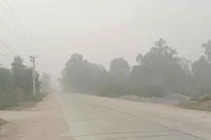 Delhi Air Pollution LIVE : आसमान में छायी धुएं की परत, एयर कवालिटी इंडेक्स 381 पर