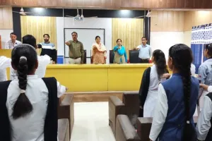 राजकीय महाविद्यालय में सड़क सुरक्षा के नियमों के प्रति किया जागरूक