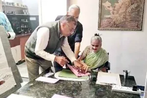 1 हजार 863 वोटर्स ने डाले घर से ही वोट!