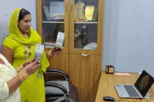 Karwa Chauth 2023: बादलों में चाँद छिपा तो सुहागिनों ने नासा पर किया चाँद का दीदार