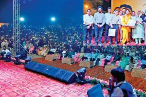 Trident Diwali Mela: प्रसिद्ध पंजाबी गायक गुरदास मान ने मेले में लगाए ‘चार चांद’