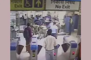 सीआईएसएफ जवानों ने मेट्रो यात्री की जान बचाई