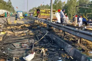 किसानों द्वारा शंभू बॉर्डर पर बनाए तंबुओं में लगी आग