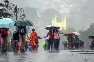 हिमाचल के कई हिस्सों में बारिश व हिमपात, तापमान में गिरावट