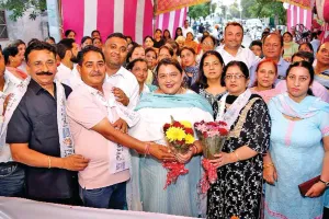 Aam Aadmi Party: भाजपा को झटका, भाजपा नेता अजय चौधरी व राकेश कुकरेजा सैकड़ों परिवारों सहित ‘आप’ में शामिल