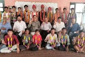 सरकारी विद्यालय के 60 प्रतिशत विद्यार्थी प्रथम श्रेणी से हुए उत्तीर्ण, प्रतिभाएं सम्मानित