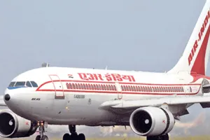 Air India flight Collides: एयर इंडिया की फ्लाइट टग ट्रैक्टर से टकराई! सवार थे 180 यात्री