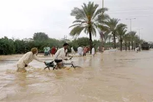 Flood: इस देश में आपातकाल की घोषणा, भारी तबाही की चेतावनी!