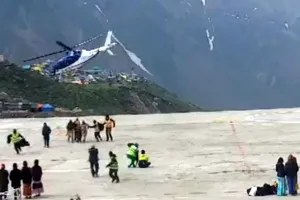 Helicopter Emergency Landing: हेलीकॉप्टर में केदारनाथ जा रहे तीर्थयात्री बाल-बाल बचे!