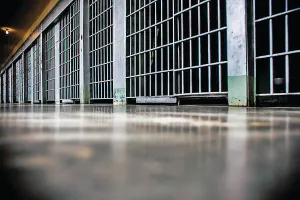 नशीली दवाइयों की तस्करी के दोषी को तीन साल का कठोर कारावास