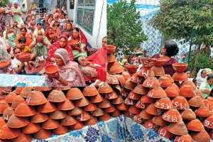 सराहनीय पहल: ब्लॉक महल कलां की साध-संगत ने पक्षियों के लिए बांटें 300 सकोरे