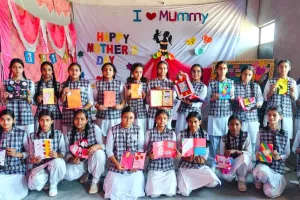 शिखर शिक्षा सदन के बच्चों ने मातृ दिवस पर बनाए सुन्दर कार्ड