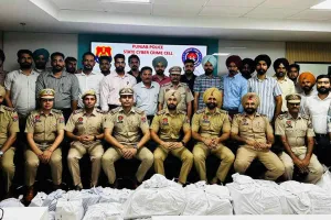 क्रेडिट कार्ड का सिबिल स्कोर कम होने पर देते थे लोन का लालच