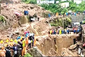 Remal Cyclone Update: रेमल की तबाही का डरावना मंजर, इमारतें ढही, घर गिरे, सड़कें और पुल बहे, 17 मरे, कई लापता