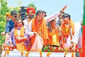 भाजपा प्रत्याशी के समर्थन में उत्तराखंड के सीएम धामी ने निकाला रोड शो