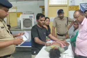 Garib Rath Express: गरीब रथ एक्सप्रेस में यात्रा के दौरान बच्ची की बिगड़ी तबियत, कराया अस्पताल में भर्ती