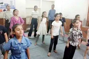 Summer Vacation 2024: गर्मी की छुट्टियों का सदुपयोग कर रहे बच्चे