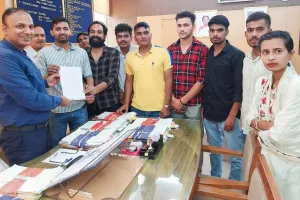 Students Protested: फीस पे होने के बावजूद भी एडमिट कार्ड नहीं हुए जारी, छात्रों ने जताया विरोध