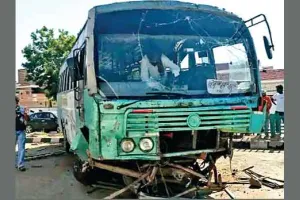 Punjab Roadways: अनियंत्रित होकर डिवाइडर से टकराई रोडवेज बस