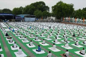 भूपेंद्र ने लिया देहरादून योग महोत्सव में भाग, लगाया पौधा