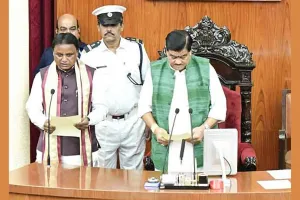 Odisha CM, MLAs take oath : ओडिशा के मुख्यमंत्री, विधायकों ने विधानसभा में शपथ ली