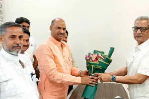 प्रदेश अध्यक्ष सीपी जोशी ने ओमप्रकाश माथुर की कुशलक्षेम पूछी
