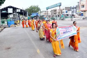 सनातन संस्कृति के प्रति जागृति पैदा करने के उद्देश्य से माहेश्वरी समाज की महिलाओं ने निकाली साड़ी वॉकथॉन