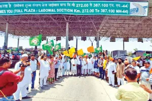 Farmers Protest: किसानों ने फ्री करवाया सबसे महंगा लाडोवाल टोल प्लाजा!