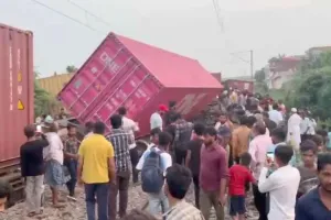 Rail Accident: अमरोहा में डिरेल हुई मालगाड़ी, 12 डिब्बे पटरी से उतरे, दिल्ली-लखनऊ रेल लाइन ठप, कल्याणपुरा रेलवे फाटक के पास हादसा
