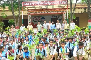 एक पौधा माँ के नाम कर्यक्रम का हुआ आयोजन 300 विधार्थियों ने किया पौधरोपण