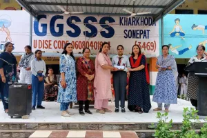 लीगल लिटरेसी प्रतियोगिता में अनुष्का रही दूसरे स्थान पर