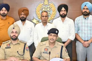 इंटरनेशनल लग्जरी कार चोर गिरोह का पदार्फाश, दो गिरफ्तार