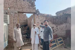 सो रहे परिवार पर गिरी छत, तीन बच्चों सहित 6 घायल