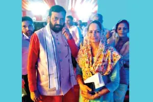 उत्कृष्ठ विकास कार्यों के लिए मुख्यमंत्री सैनी ने किया खारियां गांव की सरपंच को सम्मानित