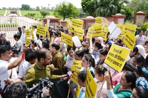 Badlapur News: नर्सरी की छात्राओं के साथ दरिंदगी मामले में 24 अगस्त को ‘महाराष्ट्र बंद’ का आह्वान किया