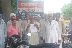 सीओ कार्यालय पर पहुंचे कण्डेला के ग्रामीण, कार्यवाही की मांग