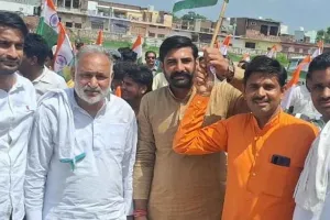 भाजपाइयों ने झिंझाना से कैराना तक निकाली बाइक तिरंगा यात्रा