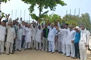 हिस्से का पानी दूसरे क्षेत्र में छोड़ने का आरोप लगाते हुए चंदाना हैड पर किसानों ने किया रोष प्रदर्शन