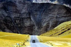 Viral News : लद्दाख यात्रा कैसे बन गई दुखदायी! जानें, विशेष वायरल लद्दाख यात्रा गाइड!