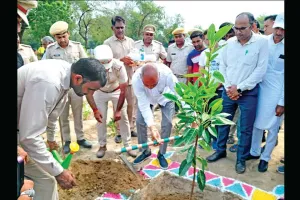 विधायक लक्ष्मण नापा ने गांव नेजियाखेड़ा में चलाया ‘एक पेड़ मां के नाम’ अभियान