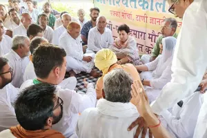 सांसद कुमारी सैलजा ने जाना धरना दे रहे लोगों का दर्द!