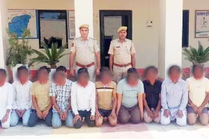 रात्रि को उत्पात मचाते 12 गिरफ्तार, एक कार व दो मोटरसाइकिल जब्त