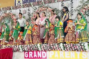 Grandparents’ Day: दादा-दादी के सामने बच्चों ने रैंप पर बिखेरा जलवा