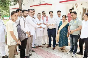 प्रेस की स्वतंत्रता के हनन को लेकर मुख्यमंत्री के नाम ज्ञापन