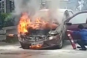 US Accident News: एक साथ भिड़ी कई कारें, 4 भारतीय जिंदा जले, पहचानना हुआ मुश्किल
