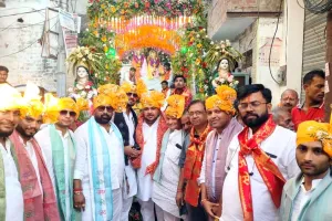 गाजे बाजे के साथ निकाली गई महाराजा अग्रसेन की शोभायात्रा
