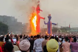 Dussehra: घरौंडा में धूमधाम से मनाया गया दशहरा, रावण दहन के साथ उमड़ा जनसैलाब