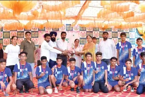 District Level Kho-Kho Competition: जिलास्तरीय प्रतियोगिता में छाए खारियां पब्लिक स्कूल के खिलाड़ी